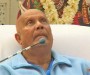 Sri Chinmoy meditates, August 2001