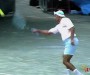 Sri Chinmoy spielt Tennis