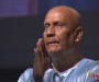 Sri Chinmoy médite au Parlement des Religions en 2004